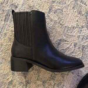 DV By Dolce Vita Womens Delilah Black Faux Leather Ankle Booties Shoes NEW